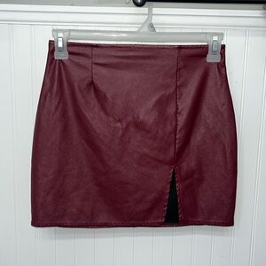 Windsor. Cute burgundy short skirt. Size Small.